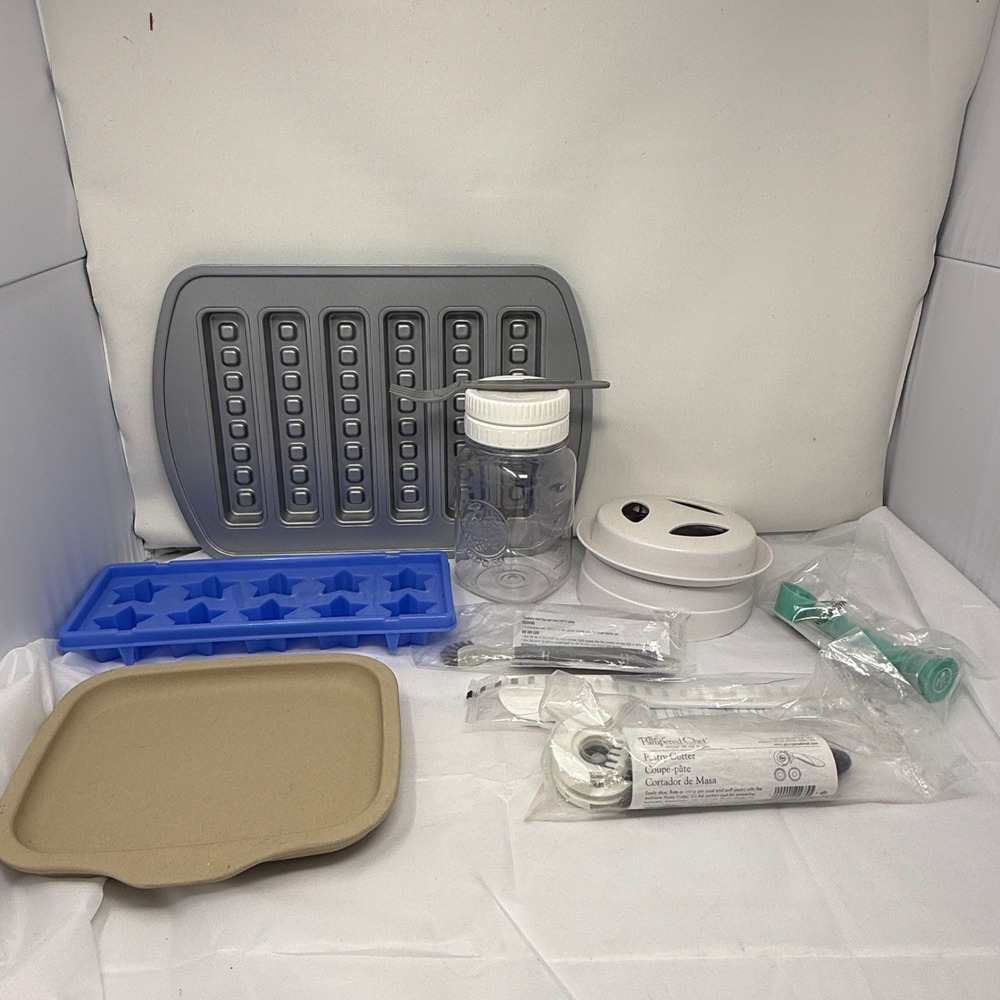 Pampered Chef Kitchen Tool Lot of goodies